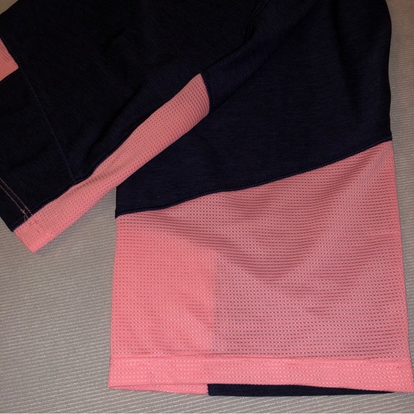 UA Women’s Sz M HeatGear Loose UNDER ARMOUR Capri Pants Blue + Pink - Picture 9 of 9